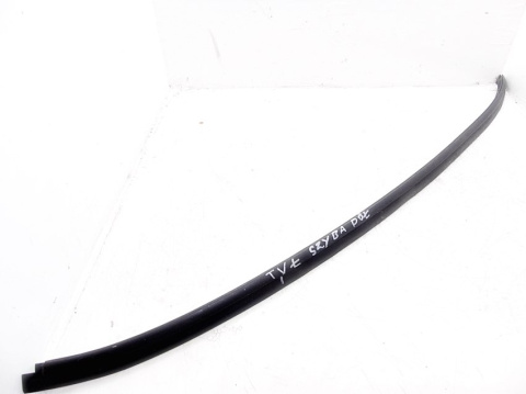 PARAPET USZCZELKA SZYBY TYŁ MERCEDES W202 PARAPET USZCZELKA SZYBY TYŁ MERCEDES W202