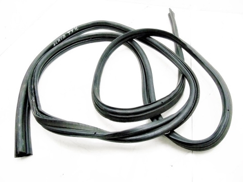 USZCZELKA KLAPY BAGAZNIKA FORD FOCUS MK1 KOMBI USZCZELKA KLAPY BAGAZNIKA FORD FOCUS MK1 KOMBI