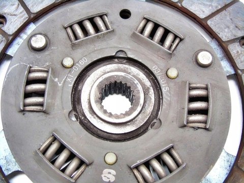 TARCZA SPRZĘGŁA 1.2 8V PUNTO PANDA PALIO YPSILON Y TARCZA SPRZĘGŁA 1.2 8V PUNTO PANDA PALIO YPSILON Y