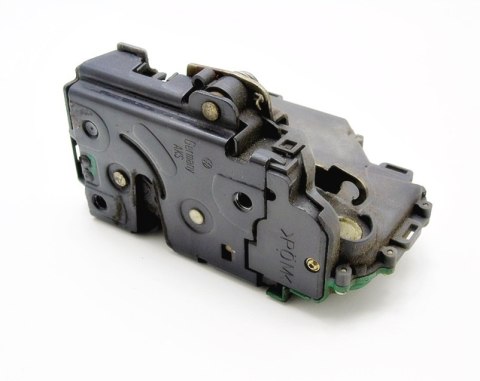 ZAMEK DRZWI LEWY PRZÓD OCTAVIA KOMBI 8 PIN ZAMEK DRZWI LEWY PRZÓD OCTAVIA KOMBI 8 PIN