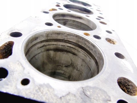 BLOK SILNIKA 2.0 D 200D MERCEDES -BENZ W115 OM615 BLOK SILNIKA 2.0 D 200D MERCEDES -BENZ W115 OM615