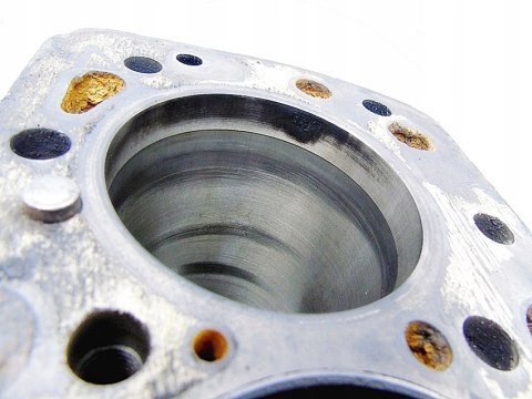 BLOK SILNIKA 2.0 D 200D MERCEDES -BENZ W115 OM615 BLOK SILNIKA 2.0 D 200D MERCEDES -BENZ W115 OM615