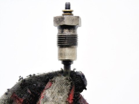 ŚWIECA ŻAROWA 2.0 2.2 D 200D MERCEDES W115 OM615 ŚWIECA ŻAROWA 2.0 2.2 D 200D MERCEDES W115 OM615