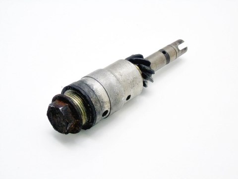 WAŁEK NAPĘD POMPY 2.0 D 200D MERCEDES W115 OM615 WAŁEK NAPĘD POMPY 2.0 D 200D MERCEDES W115 OM615