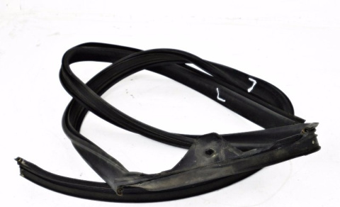 USZCZELKA KAROSERYJNA LEWA FORD FOCUS MK1 KOMBI USZCZELKA KAROSERYJNA LEWA FORD FOCUS MK1 KOMBI