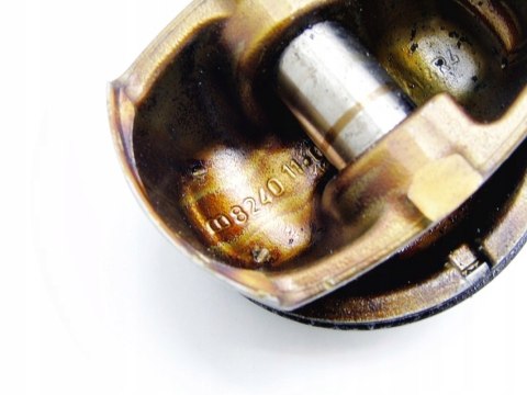 TŁOK 8240 2.0 16V FSI AUDI A4 B6 TŁOK 8240 2.0 16V FSI AUDI A4 B6