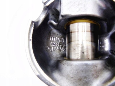 TŁOK 79L69 1/2 1.9 TDI PASSAT B5 A4 B6 SUPERB TŁOK 79L69 1/2 1.9 TDI PASSAT B5 A4 B6 SUPERB