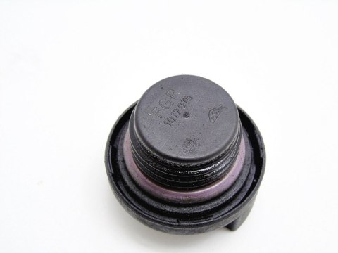 KOREK WLEWU OLEJU 1.1 8V PANDA II SEICENTO 187A1 KOREK WLEWU OLEJU 1.1 8V PANDA II SEICENTO 187A1