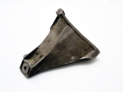 ŁAPA MOCOWANIE SILNIKA 1.6 8V PASSAT B5 AUDI A4 B5 ŁAPA MOCOWANIE SILNIKA 1.6 8V PASSAT B5 AUDI A4 B5