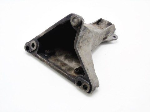 ŁAPA WSPORNIK SILNIKA 1.8 20V PASSAT AUDI A4 A6 ŁAPA WSPORNIK SILNIKA 1.8 20V PASSAT AUDI A4 A6