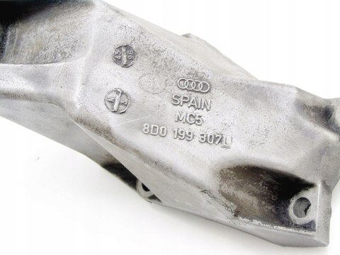 ŁAPA WSPORNIK SILNIKA 1.8 20V PASSAT AUDI A4 A6 ŁAPA WSPORNIK SILNIKA 1.8 20V PASSAT AUDI A4 A6