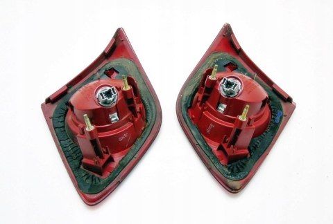 LAMPY LAMPA TYŁ KOMPLET Z KLAPY MAZDA 3 HB 2004 LAMPY LAMPA TYŁ KOMPLET Z KLAPY MAZDA 3 HB 2004