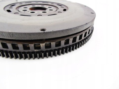 KOŁO DWUMASOWE 2.4 V6 AUDI A4 B6 A6 C5 BDV KOŁO DWUMASOWE 2.4 V6 AUDI A4 B6 A6 C5 BDV