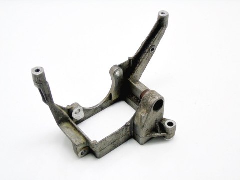 ŁAPA WSPORNIK SILNIKA 2.4 V6 AUDI A4 B6 A6 C5 ŁAPA WSPORNIK SILNIKA 2.4 V6 AUDI A4 B6 A6 C5