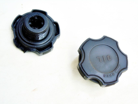 KOREK WLEWU OLEJU 800 0.8 6V MATIZ TICO SPARK KOREK WLEWU OLEJU 800 0.8 6V MATIZ TICO SPARK