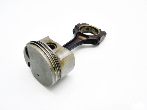 TŁOK KORBOWÓD 1.0 16V VVTI YARIS I 1SZ TŁOK KORBOWÓD 1.0 16V VVTI YARIS I 1SZ