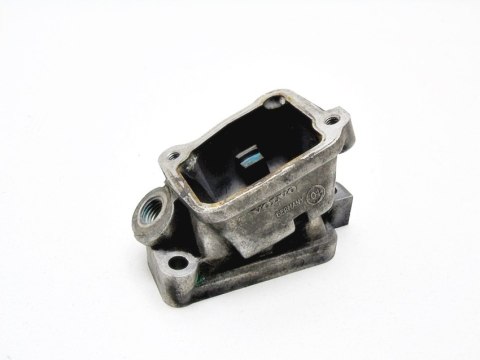 OBUDOWA TERMOSTATU 2.4 D S80 V70 II S60 XC90 XC70 OBUDOWA TERMOSTATU 2.4 D S80 V70 II S60 XC90 XC70