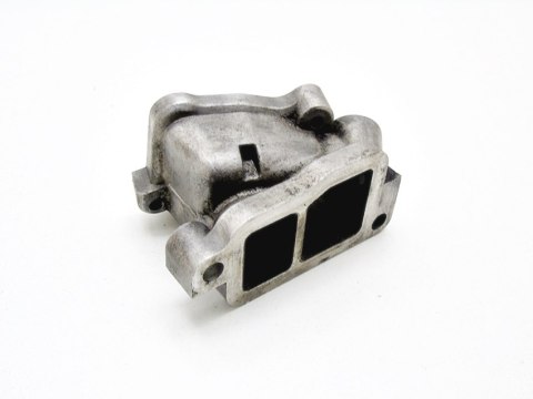 OBUDOWA TERMOSTATU 2.4 D S80 V70 II S60 XC90 XC70 OBUDOWA TERMOSTATU 2.4 D S80 V70 II S60 XC90 XC70