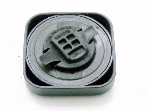 KOREK WLEWU OLEJU BMW 3 E36 E46 1.6 I CI 8V M43B16 KOREK WLEWU OLEJU BMW 3 E36 E46 1.6 I CI 8V M43B16