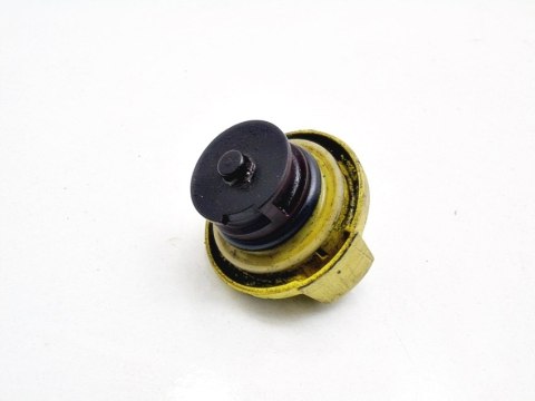 KOREK WLEWU OLEJU 2.2 16V ASTRA VECTRA B C ZAFIRA KOREK WLEWU OLEJU 2.2 16V ASTRA VECTRA B C ZAFIRA