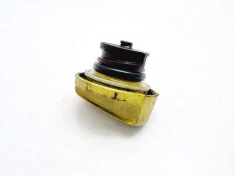 KOREK WLEWU OLEJU 2.2 16V ASTRA VECTRA B C ZAFIRA KOREK WLEWU OLEJU 2.2 16V ASTRA VECTRA B C ZAFIRA