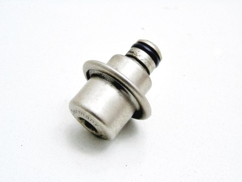 ZAWÓR LISTWY PALIWA 2.0 T VOLVO V70 C70 S70 S80 ZAWÓR LISTWY PALIWA 2.0 T VOLVO V70 C70 S70 S80