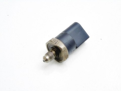 CZUJNIK PALIWA 1.6 FSI GOLF V A3 TOURAN OCTAVIA 2