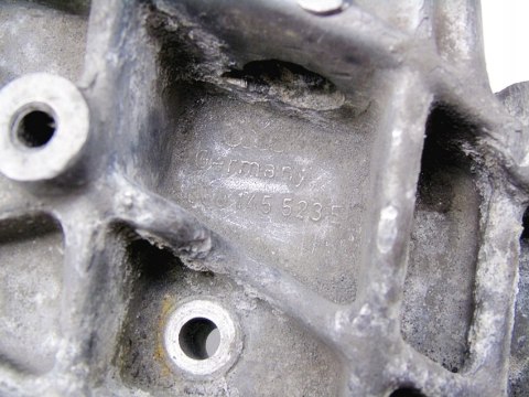 ŁAPA WSPORNIK SKRZYNI 1.8 20V PASSAT AUDI A4 A6 ŁAPA WSPORNIK SKRZYNI 1.8 20V PASSAT AUDI A4 A6