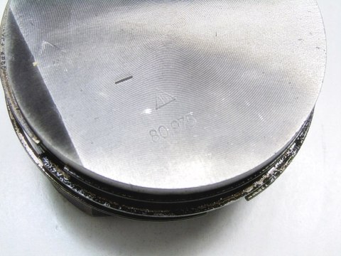 TŁOK 8109 1.8 20V PASSAT B5 AUDI A4 A6 TŁOK 8109 1.8 20V PASSAT B5 AUDI A4 A6