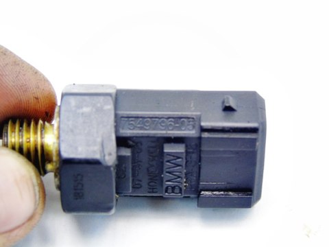 CZUJNIK OLEJU 1.6 BMW E87 E90 E91 E92 E81 116 316 CZUJNIK OLEJU 1.6 BMW E87 E90 E91 E92 E81 116 316