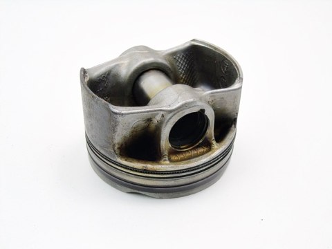 TŁOK 2.0 i B48 BMW 330 430 520 530 730 X4 X3 Z4 TŁOK 2.0 i B48 BMW 330 430 520 530 730 X4 X3 Z4