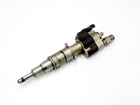 WTRYSKIWACZ 4.4 BMW 550 650 750 F07 X5 X6 7585261 WTRYSKIWACZ 4.4 BMW 550 650 750 F07 X5 X6 7585261