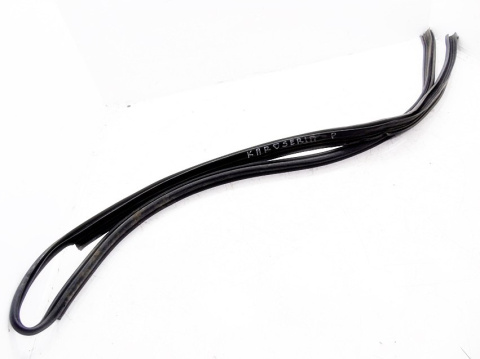 USZCZELKA KAROSERYJNA PRAWA FORD FOCUS MK1 USZCZELKA KAROSERYJNA PRAWA FORD FOCUS MK1