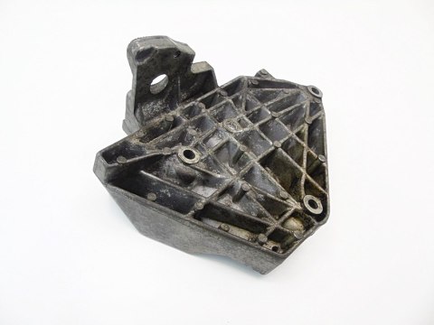 ŁAPA SILNIKA 2.0 20V PASSAT B5.5 AUDI A4 B6 B7 A6 ŁAPA SILNIKA 2.0 20V PASSAT B5.5 AUDI A4 B6 B7 A6