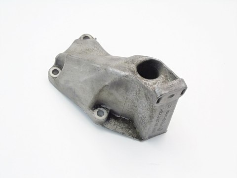ŁAPA WSPORNIK SILNIKA 1.6 8V PASSAT B5 AUDI A4 B5 ŁAPA WSPORNIK SILNIKA 1.6 8V PASSAT B5 AUDI A4 B5
