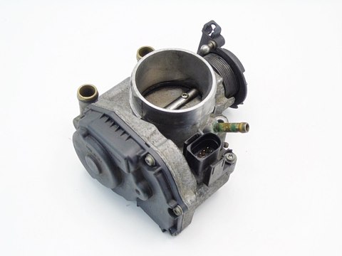 PRZEPUSTNICA 1.6 PASSAT B5 AUDI A4 B5 058133063H PRZEPUSTNICA 1.6 PASSAT B5 AUDI A4 B5 058133063H