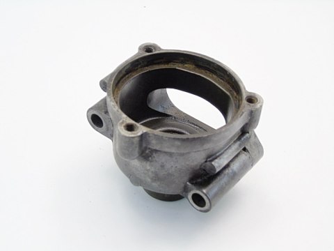 OBUDOWA TERMOSTATU 2.3 8V MERCEDES W123 S123 C123 OBUDOWA TERMOSTATU 2.3 8V MERCEDES W123 S123 C123