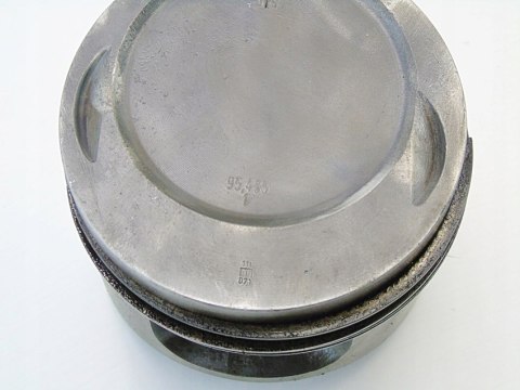 TŁOK 95V31 2.3 8V MERCEDES W123 S123 C123 M102 TŁOK 95V31 2.3 8V MERCEDES W123 S123 C123 M102