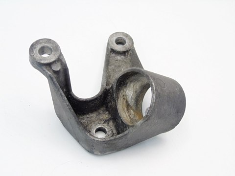 ŁAPA WSPORNIK 1.9 JTDM 147 156 GT STILO BRAVO 2 ŁAPA WSPORNIK 1.9 JTDM 147 156 GT STILO BRAVO 2