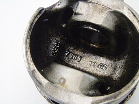 TŁOK 3/4 7988 1.9 TDI PASSAT B5 SUPERB A6 C5 A4 B6 TŁOK 3/4 7988 1.9 TDI PASSAT B5 SUPERB A6 C5 A4 B6