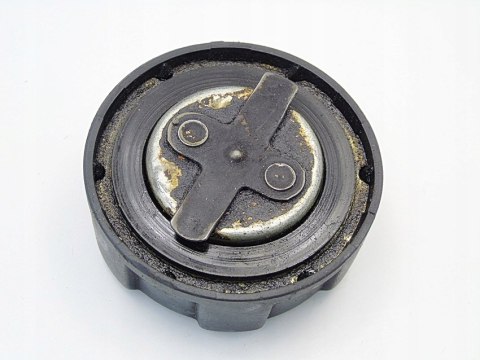 KOREK WLEWU OLEJU 2.4 20V V70 S70 C70 850 KOREK WLEWU OLEJU 2.4 20V V70 S70 C70 850