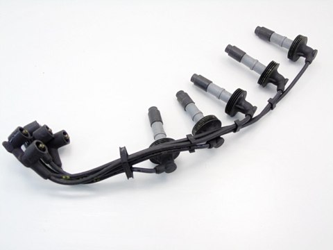 PRZEWODY ZAPŁONOWE 2.4 20V VOLVO V70 S70 C70 850 PRZEWODY ZAPŁONOWE 2.4 20V VOLVO V70 S70 C70 850