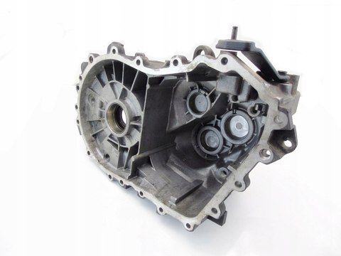OBUDOWA SKRZYNI BIEGÓW 1.9 DI VOLVO V40 S40 OBUDOWA SKRZYNI BIEGÓW 1.9 DI VOLVO V40 S40