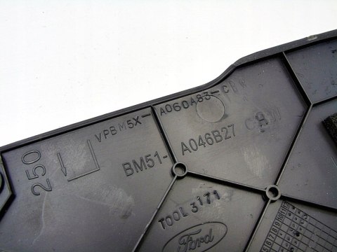 OBUDOWA TUNELU LEWA FOCUS 3 KOMBI BM51-A044C60-ABW OBUDOWA TUNELU LEWA FOCUS 3 KOMBI BM51-A044C60-ABW