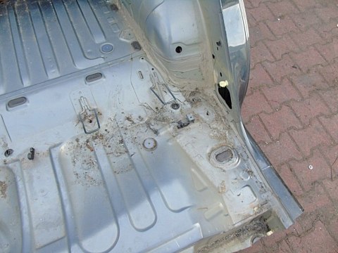 BŁOTNIKI PAS WANNA TYŁ KAROSERIA SANDERO I STEPWAY BŁOTNIKI PAS WANNA TYŁ KAROSERIA SANDERO I STEPWAY