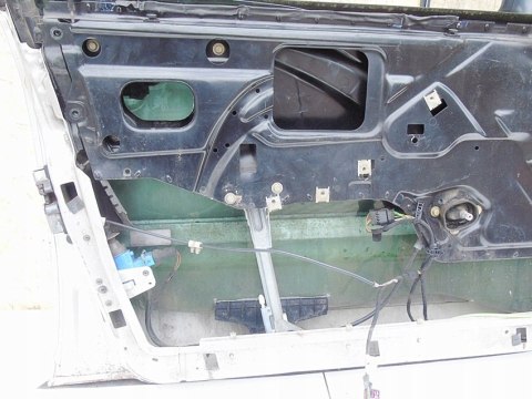 DRZWI LEWY PRZÓD AUDI 80 B4 1993 SEDAN SREBRNE DRZWI LEWY PRZÓD AUDI 80 B4 1993 SEDAN SREBRNE