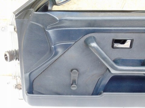 DRZWI PRAWY PRZÓD AUDI 80 B4 1993 SEDAN SREBRNE DRZWI PRAWY PRZÓD AUDI 80 B4 1993 SEDAN SREBRNE