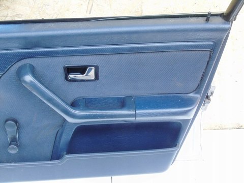 DRZWI PRAWY PRZÓD AUDI 80 B4 1993 SEDAN SREBRNE DRZWI PRAWY PRZÓD AUDI 80 B4 1993 SEDAN SREBRNE