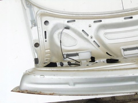 KLAPA POKRYWA BAGAŻNIKA AUDI 80 B4 1993 SEDAN KLAPA POKRYWA BAGAŻNIKA AUDI 80 B4 1993 SEDAN