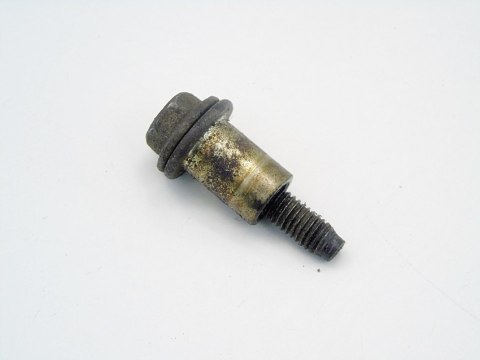 ŚRUBA POKRYWY ZAWORÓW 1.3 8V FORD FIESTA V VI KA ŚRUBA POKRYWY ZAWORÓW 1.3 8V FORD FIESTA V VI KA